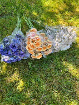 Papir Roser på tråd, Lilla orange og hvide. Ca. 120 stk