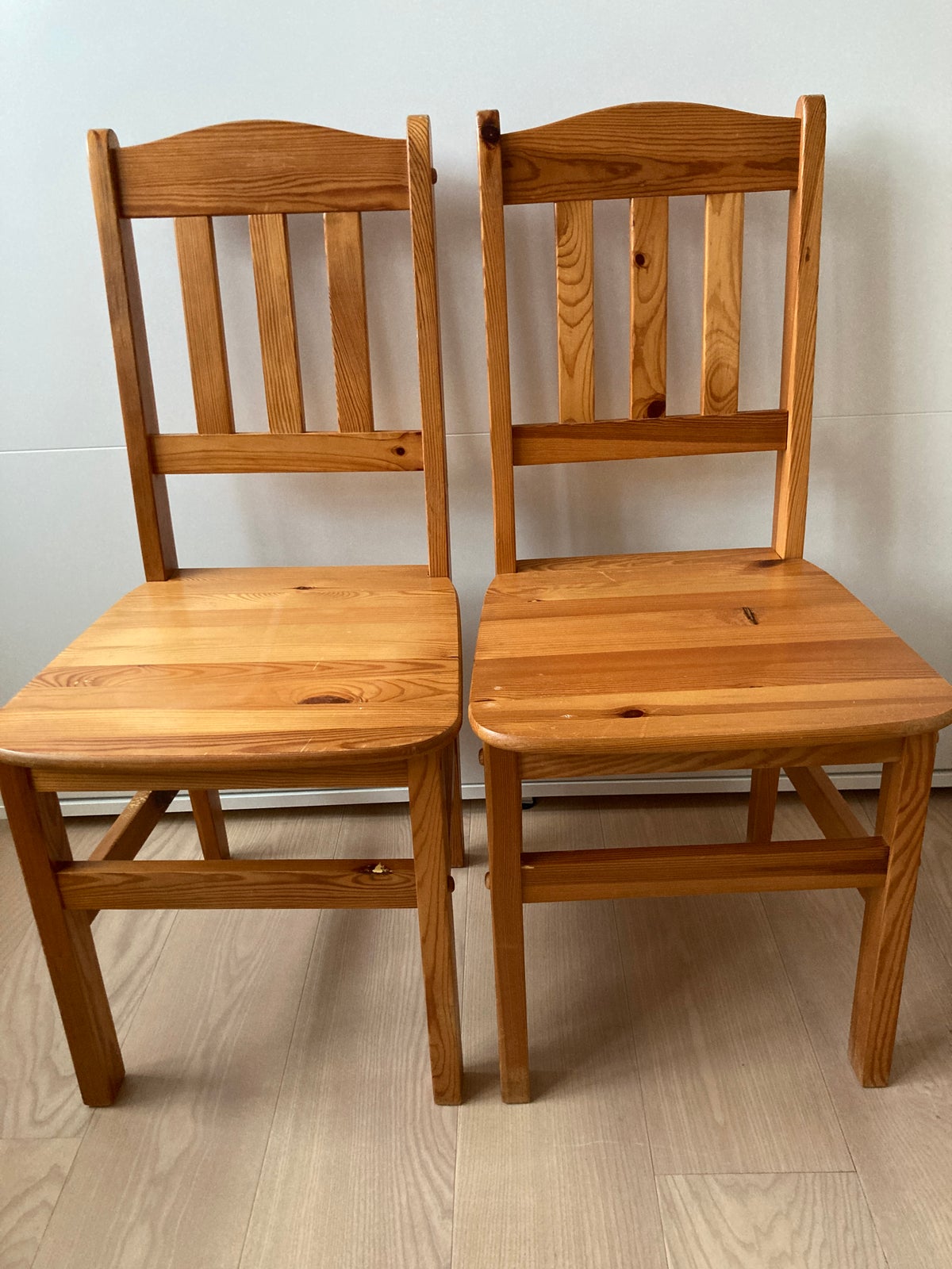 Spisebordsstol, Retro stol 80´erne fyrretræ 2 stk, 2 ens