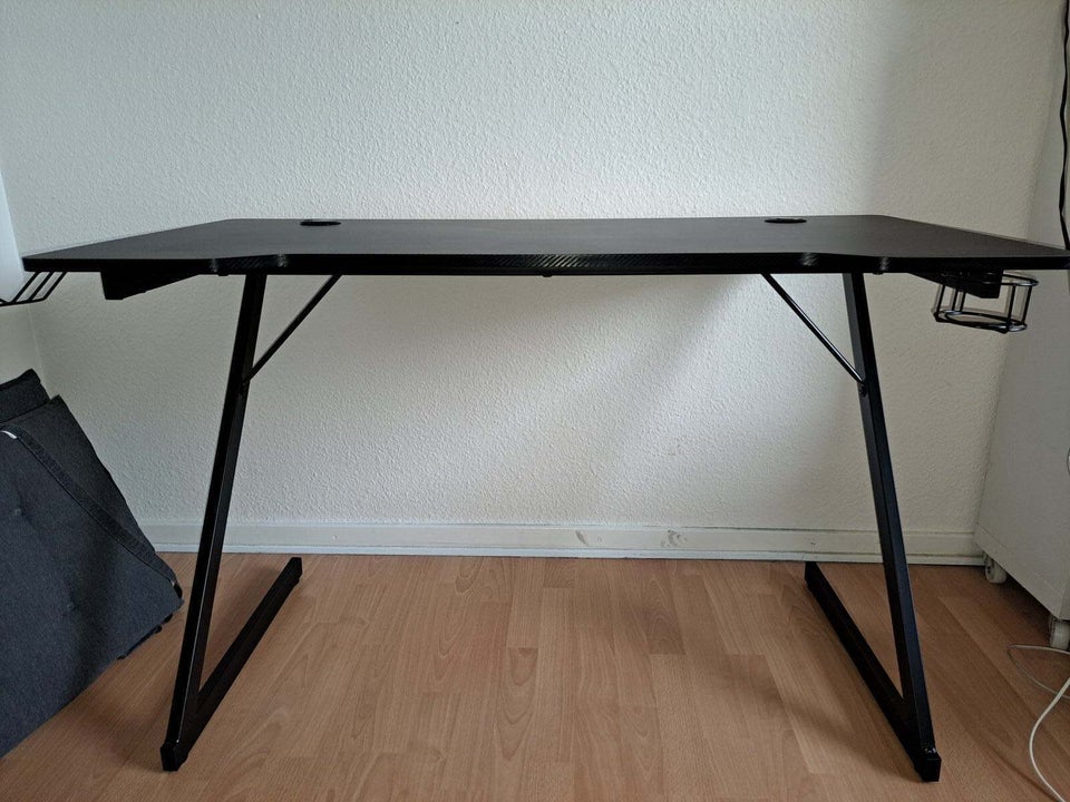 Halsted gaming store desk