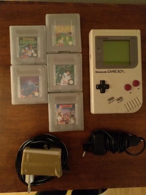 Nintendo Game Boy Classic, Gameboy classic med 5 spil, heriblandt tetris og 3 tennis spil. Alm. adap