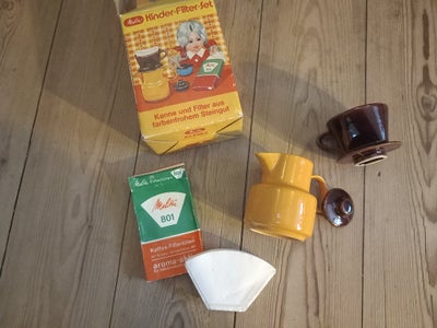 Køkken, Kaffekande, Melitta, Fint retro keramik sæt i flot stand.
Mad kande, låg, tragt og filtre. O