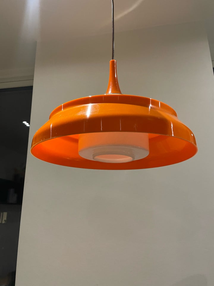 Anden arkitekt, Glas og orange plast , loftslampe
