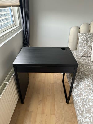 Skrivebord, Ikea Micke, b: 73 d: 50 h: 75, Meget fin og velholdt skrivebord og kontorstol fra Ikea, 