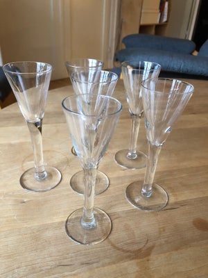 Glas, antikke snapseglas, Glas, Snapseglas


4 store spids snapseglas på høj stilk. De elegante snap