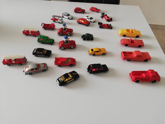 25 Biler, Disney m.v., Ældre legetøjsbiler med…