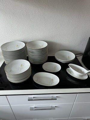 Porcelæn, Tallerkner, sovsekande, fade, kartoffelskål, salat, Nysø, 
Nysø spisestel.

10 Frokosttall