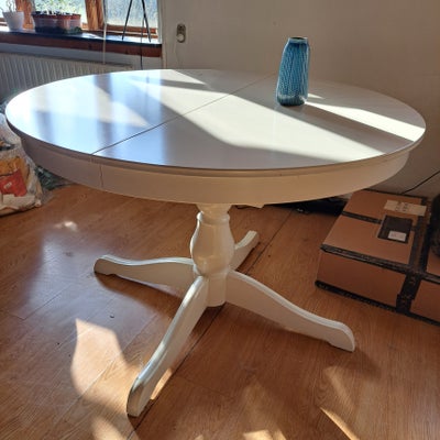 Spisebord, Ingatorp IKEA, Virkelig fint og praktisk spisebord med indbyggede ekstraplader. Det kræve