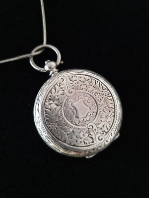 Vedhæng, sølv, Rund medaljon (lommeurs dæksel vedhæng) - på 3,50 cm i Sterling sølv 935
Medaljonen k