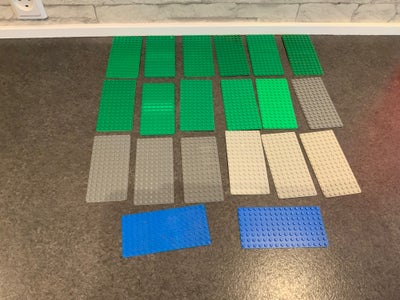 Lego andet, Diverse, Lego 16x8 plader
11 grønne
4 mørkegrå
3 lysegrå
2 blå
Alle er hele og fine
De e