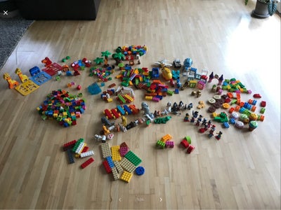 Lego Duplo, Blandede klodser, inkl. biler, fly, træer, dyr, mennesker, tog, is og meget mere. Se bil