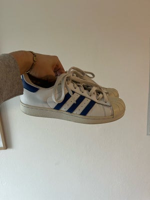 Sneakers, str. 37,5, Adidas superstar,  Hvid, blå og off white ,  Læder,  God men brugt, Adidas supe