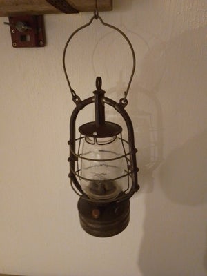Andre samleobjekter, Olie lampe, Veritas PAX made in England fin gammel flagermus lygte/olie lampe m