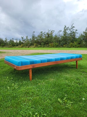 Daybed, træ, Super lækker daybed i teaktræ af dansk møbelproducent. Stemplet fra Horsnæs møbelfabrik