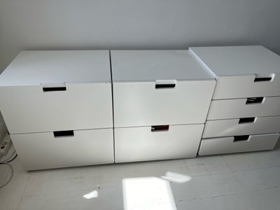 Ikea , Stuva, 3 Ikea moduler. Stuva

B: 60
D : 51 
H : 65

Højde kan indstilles. Perfekte til tøj op
