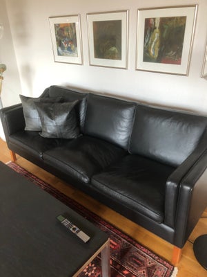 Anden arkitekt, Sofa, 3 personers lædersofa - helt som ny.
Nypris: 16.000 kr.



