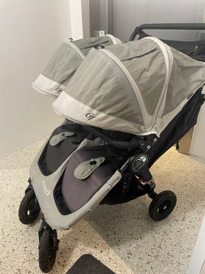 Kombivogn, Baby Jogger Double/søskendevogn, Søskendevogn fra baby jogger

Sælges med 
- frontbøjle
-