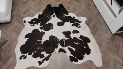 Løse tæpper, ægte tæppe, Koskind, Meget stort og flot plettet ko skind tæppe.
Hvid med sort brune te