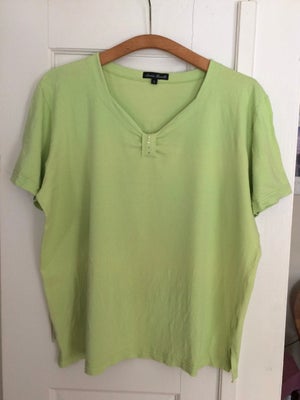 T-shirt, Anna Menotti, str. 44, Lys grøn, Viscose/elastane, Næsten som ny, 
Italiensk t-shirt med sø