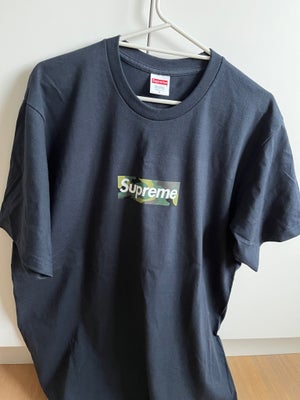 T-shirt, Supreme, str. L,  Navy,  Ubrugt, Supreme Box Logo Tee (FW23) Navy.
Ubrugt.