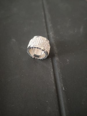Fingerring, andet materiale, Michael Kors, Ring med zirkonia sten 

Pris 300 kr