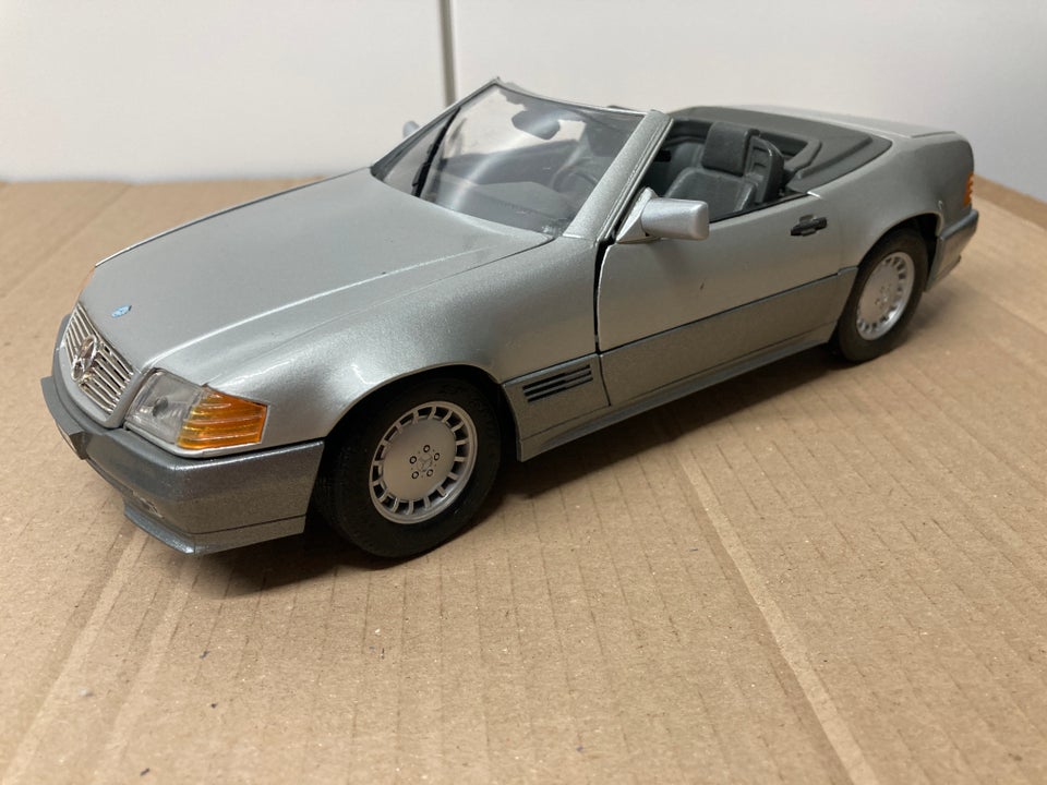 Modelbil, Mercedes 500 SL SL500 1989 1/18, skala 1:18