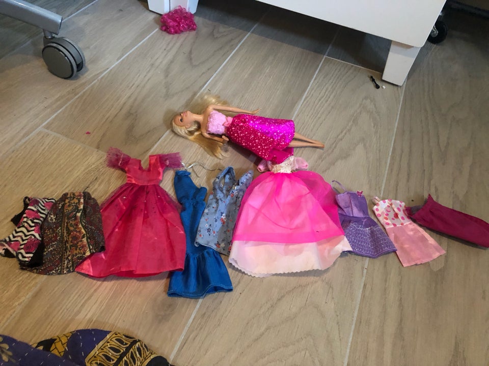 Barbie, Barbie med tøj