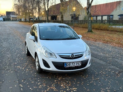 Opel Corsa, 1,0 12V Enjoy, Benzin, 2011, km 243000, hvid, træk, klimaanlæg, ABS, airbag, 3-dørs, cen