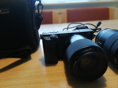 4k Kamera, SONY, A6400, Perfekt, 4K kamera brugt lidt.
På trods af sin kompakte størrelse og lave væ