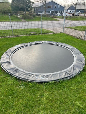 Trampolin, Bestplay trampolin til nedgravning ø250
God stand. Sælges da vi har købt en større