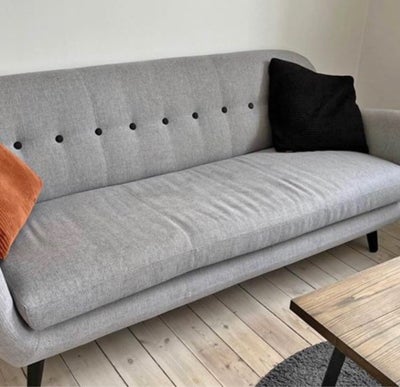 Sofa, Sofa sælges billigt da der er en stor skjold på midten. Dog kan ville en rens kunne gøre buk m