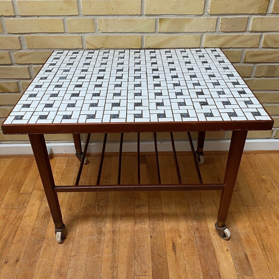 Kakkelbord, Dansk møbelproducent , teaktræ