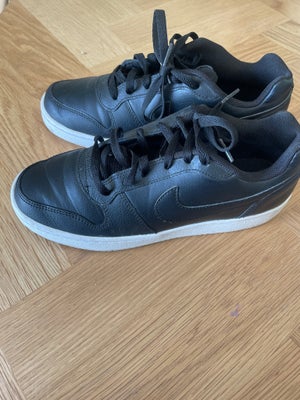 Sneakers, str. 40, nike,  sort,  Næsten som ny, Jeg sælger dem 
fordi jeg ikke bruger dem 
rigtigt g