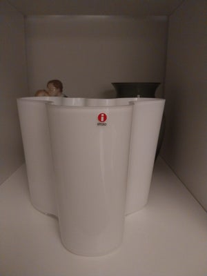 Vase, Vase, Alvar Aalto, Alvar Aalto vasen er kendt for sit unikke, skulpturelle udtryk – og det er 