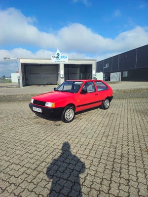 VW Polo, 1,3 Fox stc., Benzin, 1992, km 143400, rødmetal, nysynet, 3-dørs, service ok, 14" alufælge,