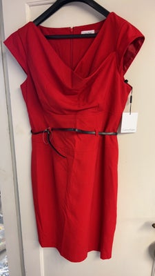 Festkjole, Calvin Klein, str. L,  Rød,  Ubrugt, Helt ny og ubrugt kjole af amerikansk designer Calvi