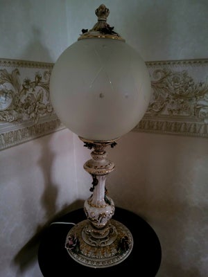 Lampe, Smuk Italiensk porcelænslampe