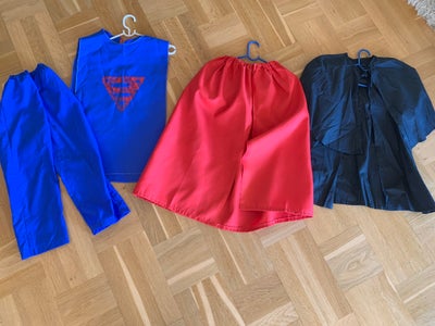 Udklædningstøj, Kapper, 3 stk. Består af 1 stk. røde Batman kapper der måler 75 cm i længden, 1 supe