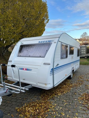 Adria Adora 512 UP, 2006, 1050 kg egenvægt, 1500 kg totalvægt, 4 sengepladser, Meget velholdt campin