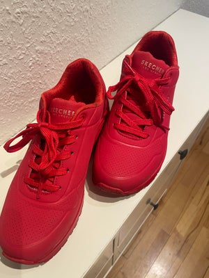 Sneakers, str. 37, Skechers,  Rød,  Ubrugt, Helt nye sko fra Skechers i rød. Fået i gave fra budapes