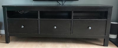 Tv møbel, Sortmalet tv-møbel m. 3 hylder og 3 skuffer. 
H: 57cm, D: 46,5 cm, L: 149 cm

Sortmalet m.