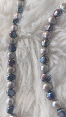 Smykkesæt, perler, Ferskvands perlekæde og armbånd, Smuk ferskvands perlekæde og armbånd. 
Kæde 49 c