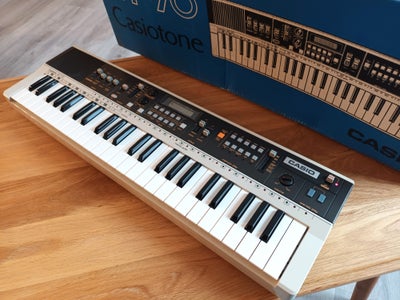 Keyboard, Casio Casiotone MT-70 sine wave keyboard, i ekstremt god stand.
Inklusiv manualer, Barcode