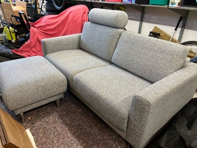 Sofa, stof, 2 pers. , Ilva, 2,5 personers sofa. 180 cm lang. Inklusiv nakkestøtte, som kan flyttes r