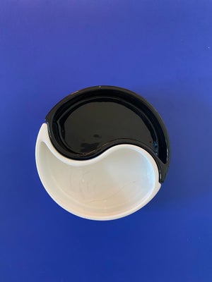 Keramik, Skål, Södahl, 2 skåle der kan sættes sammen så det formes som yin & yang. Den hvide har vær