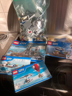 Lego City, 60130, Politiets fængselsø, byggevejledninger medfølger. Der mangler en røver. Medfølger 