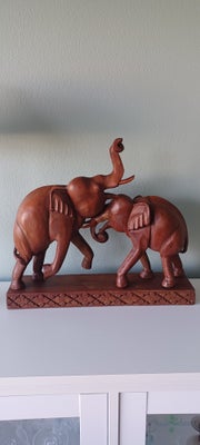 Træfigurer, Elefanter I kamp, Stor teaktræ figur. 2 elefanter I kamp. Monteret på flot udskåret teak