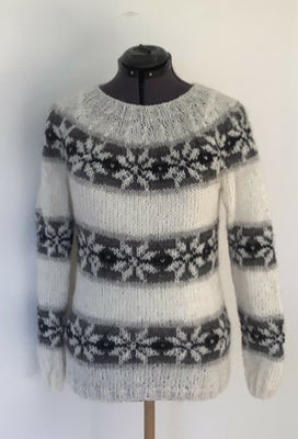 Sweater, FruStrik, str. 38, Råhvid med mønster i grå farver, 100% islandsk uld, Ubrugt, FRUSTRIK!
Sa