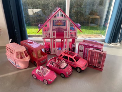 Barbie, Barbie samling. 
Sælges kun samlet. 
Stort hus
2 små huset
Skab
Skib
3 biler
Auto camper
+ d