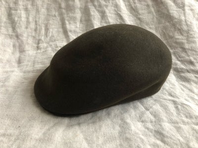 Hat, BOSALINO SIXPENCE HAT I ULD. Mørkegrøn kvalitets hat. Fremstår i pæn stand. Hovedmål: 59 cm, st