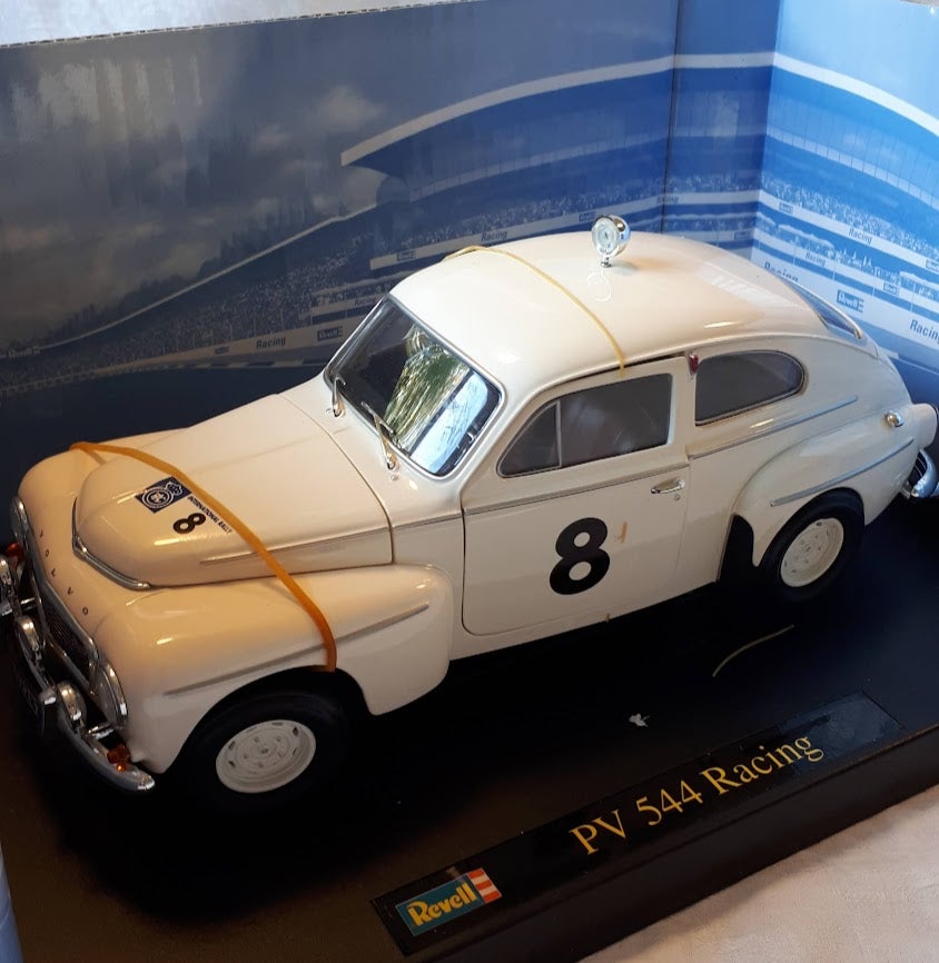 Modelbil, Volvo PV 544 Rally 8. Revell, skala 1:18